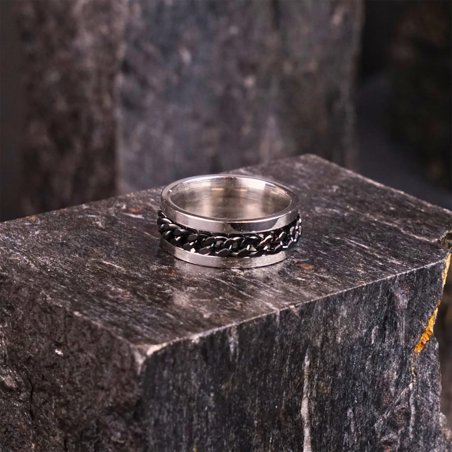 Black Curb Chain Ring - 6 mm